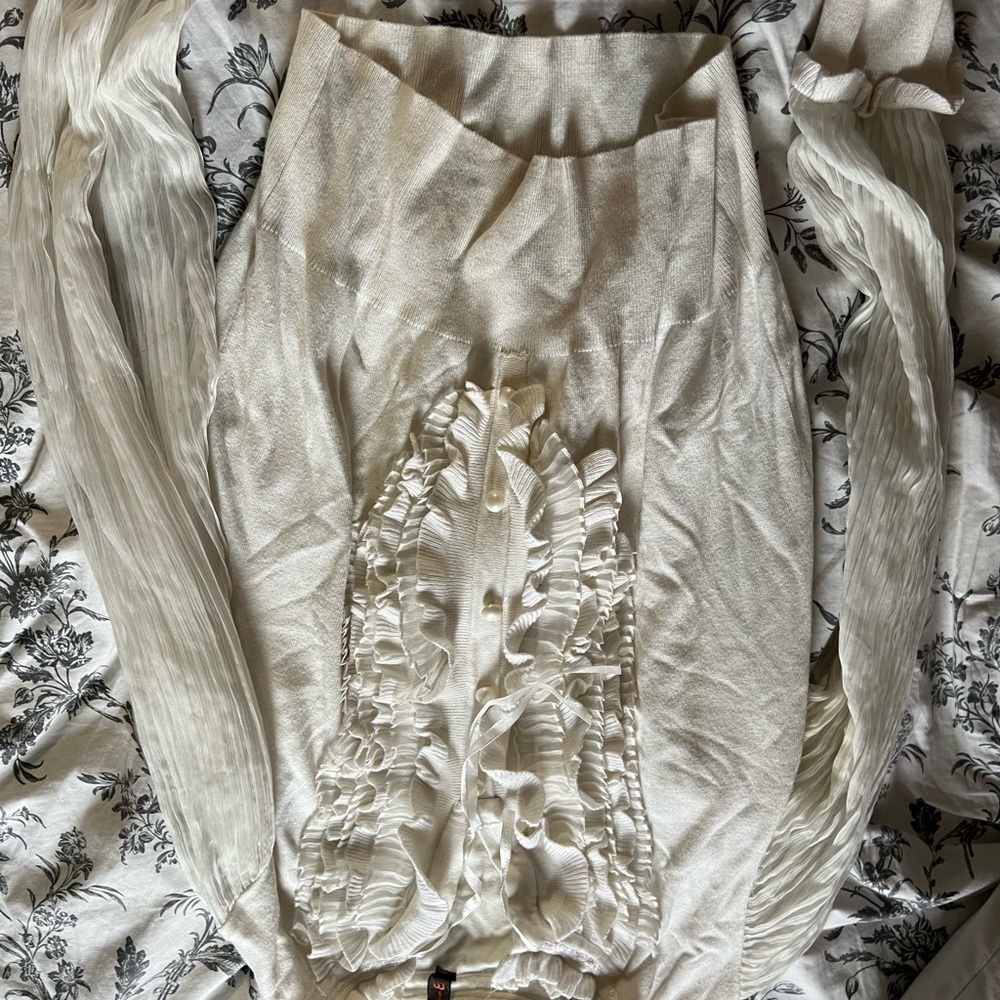 Clothes - Picture 3 of 16